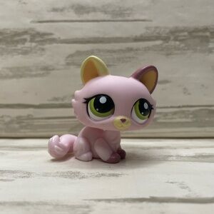 Littlest Pet Shop - Authentic - Crouching Cat - #1489 -Purple Pink- Green Eyes